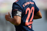 Serge Gnabry vom Bundesligisten FC. Bayern München trägt eine Armbinde mit der Aufschrift "Black Lives Matter". Foto: Matthias Hangst / Getty Images Europe / Pool / dpa