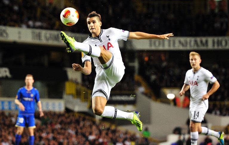 Tottenham Hotspur&#39;s Argentinian midfielder Erik Lamela controls the ball during the Europa League group K match against Tromso at White Hart Lane in north London, on September 19, 2013