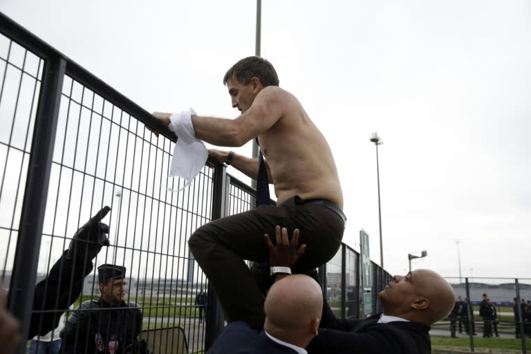 Air France executive Xavier Broseta escapes from angry employees during a 2015 protest in Roissy-en-France