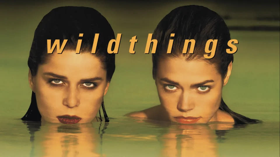 Neve Campbell und Denis Richards in „Wild Things“. (Sony Pictures)