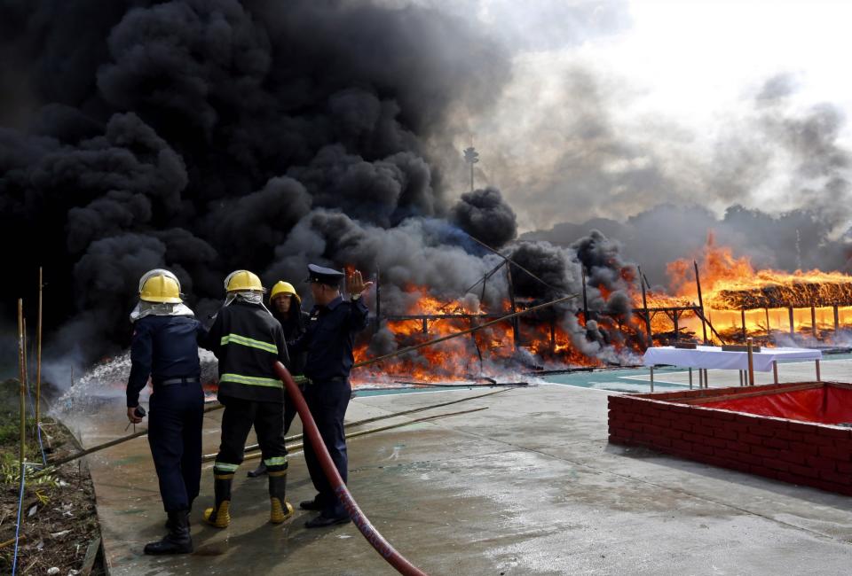 <p>Un incendio enorme llegó a la reserva de la biosfera de la UNESCO en el sur de España, provocando la evacuación de cientos de personas. (FOTO: EFE). </p>