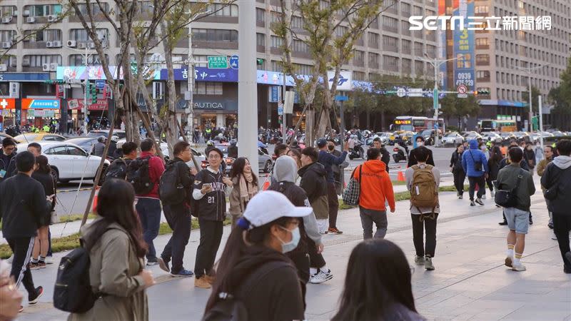 大巨蛋散場情形順利。（圖／記者楊澍攝影）