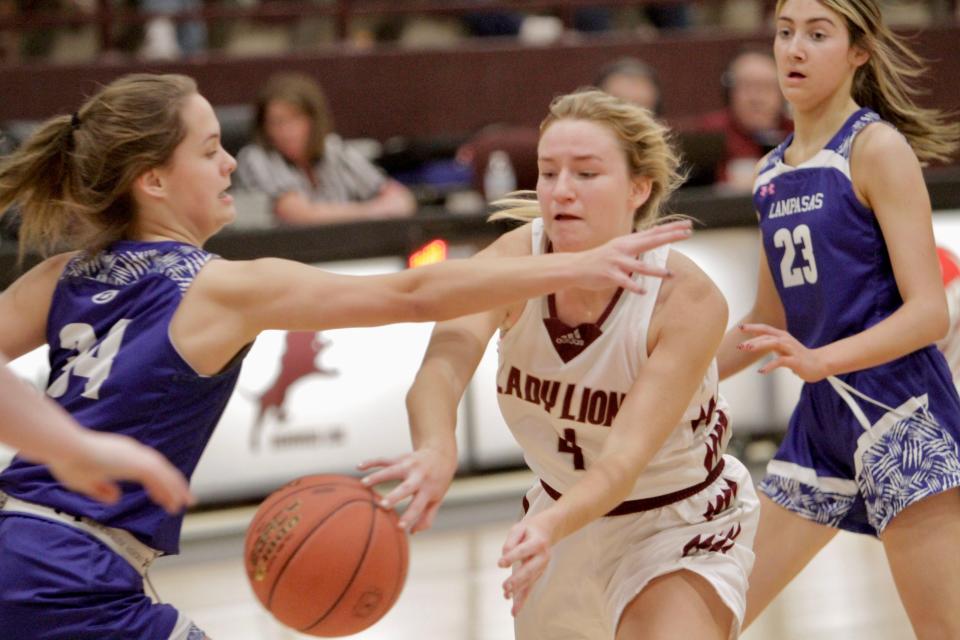 Brownwood's Kynslee Walker passes against Lampasas.