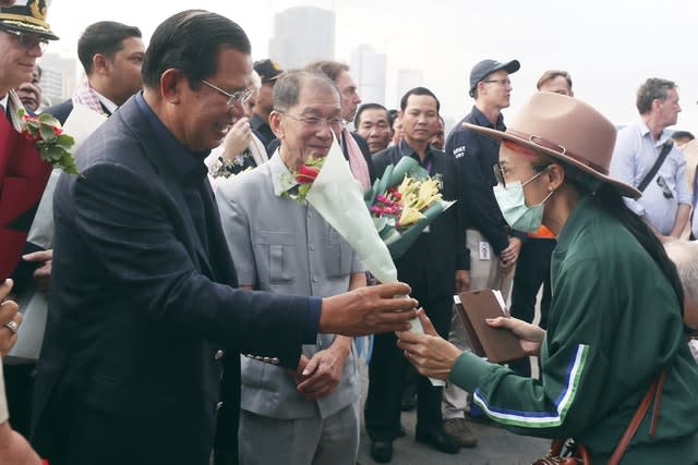Hun Sen greets the passengers