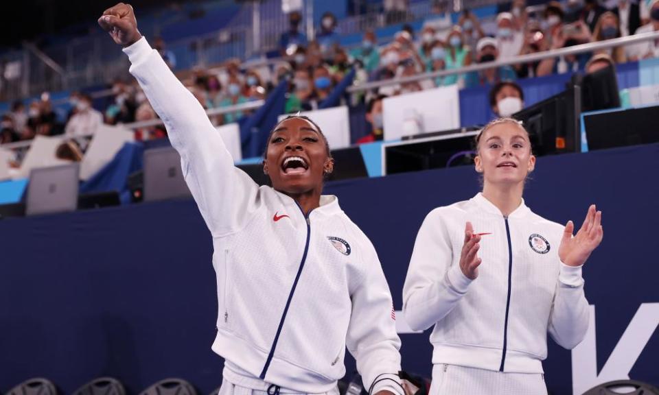 Simone Biles returned to the floor to cheer on her teammates