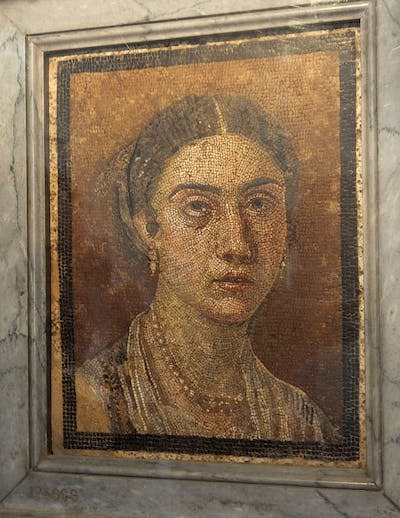 Retrato de una mujer de Pompeya expuesto en el Museo de Nápoles. <a href="https://commons.wikimedia.org/wiki/File:Naples_Museum_5_(14972751329).jpg" rel="nofollow noopener" target="_blank" data-ylk="slk:Amphipolis / Wikimedia Commons;elm:context_link;itc:0;sec:content-canvas" class="link ">Amphipolis / Wikimedia Commons</a>, <a href="http://creativecommons.org/licenses/by-sa/4.0/" rel="nofollow noopener" target="_blank" data-ylk="slk:CC BY-SA;elm:context_link;itc:0;sec:content-canvas" class="link ">CC BY-SA</a>