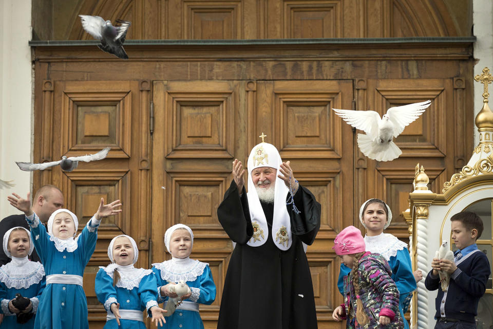 Releasing birds in Moscow