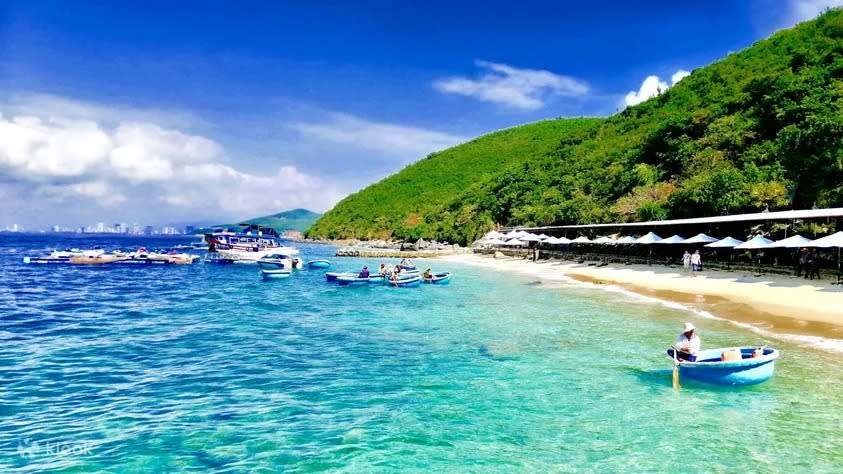 Tour to Visit Coral Beach and Tranh Beach by Speedboat with Sea Walking. (Photo: Klook SG)