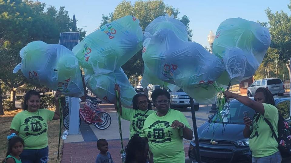 Parents from the education advocacy group Parent Shield Fort Worth prepare bags of balloons before a balloon release at the Fort Worth Public Library’s Ella Mae Shamblee branch. The group released balloons as a sign of grief over low reading outcomes.