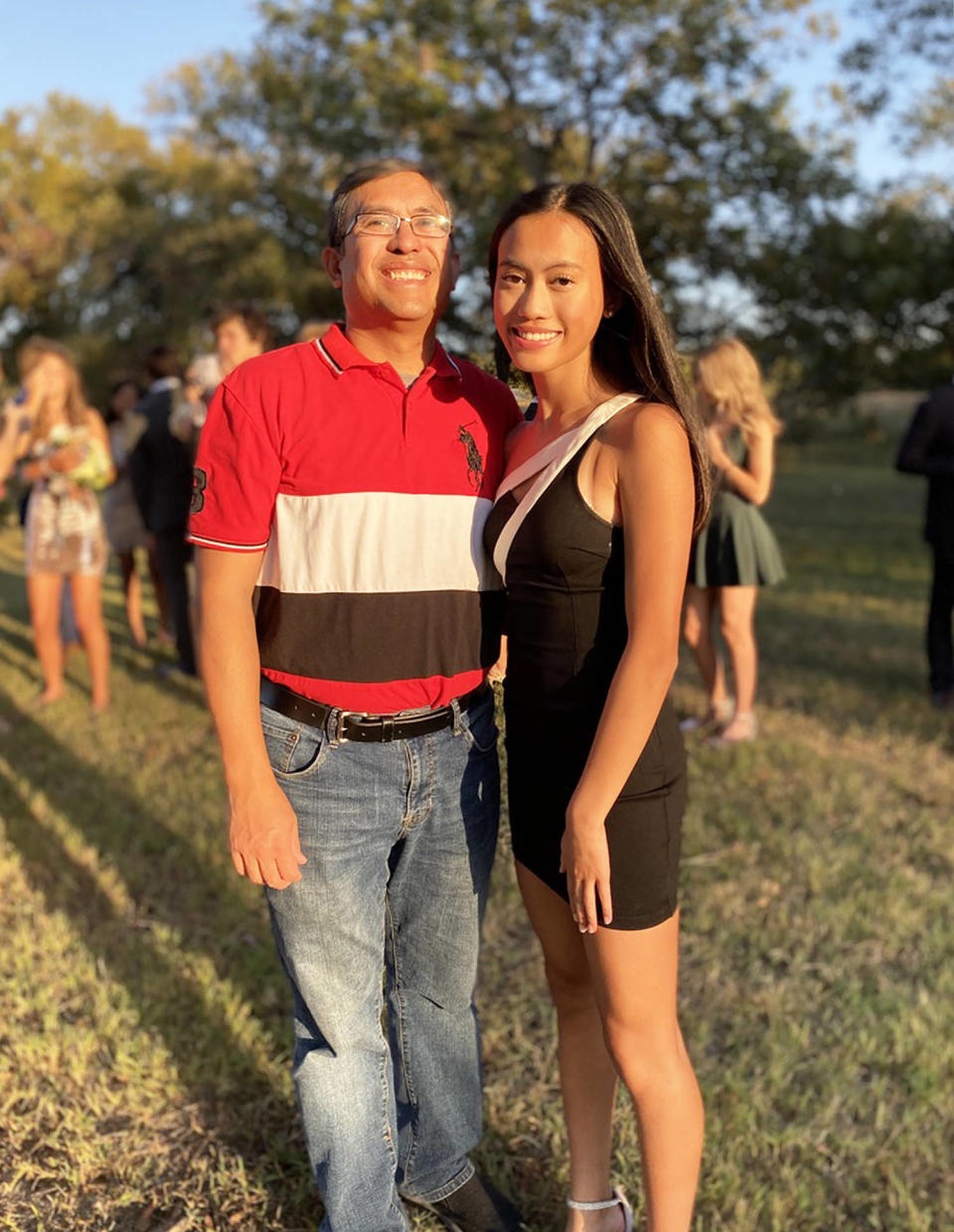 Dr. Cesar Termulo with his daughter, Teresa, who was also known as Reese. She died from flu complications at 16. (Cortesía doctor Cesar Termulo)