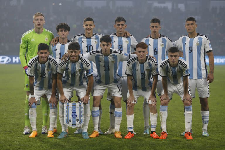 La formación inicial que utilizó la selección argentina en la victoria vs. Uzbekistán 2 a 1