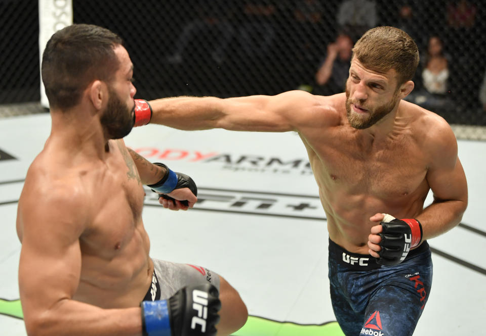 ABU DHABI, UNITED ARAB EMIRATES - JULY 16: (R-L) Calvin Kattar punches Dan Ige in their featherweight fight during the UFC Fight Night event inside Flash Forum on UFC Fight Island on July 16, 2020 in Yas Island, Abu Dhabi, United Arab Emirates. (Photo by Jeff Bottari/Zuffa LLC via Getty Images)