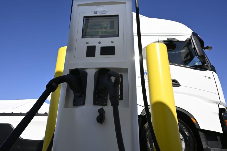 port of long beach, first in the nation to open a publicly accessible charging station for heavy duty electric trucks