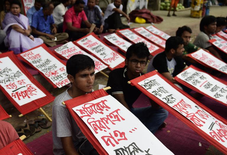 Bangladeshi left-wing party activists take part in a demonstration demanding the government help migrants, in Dhaka on May 23, 2015