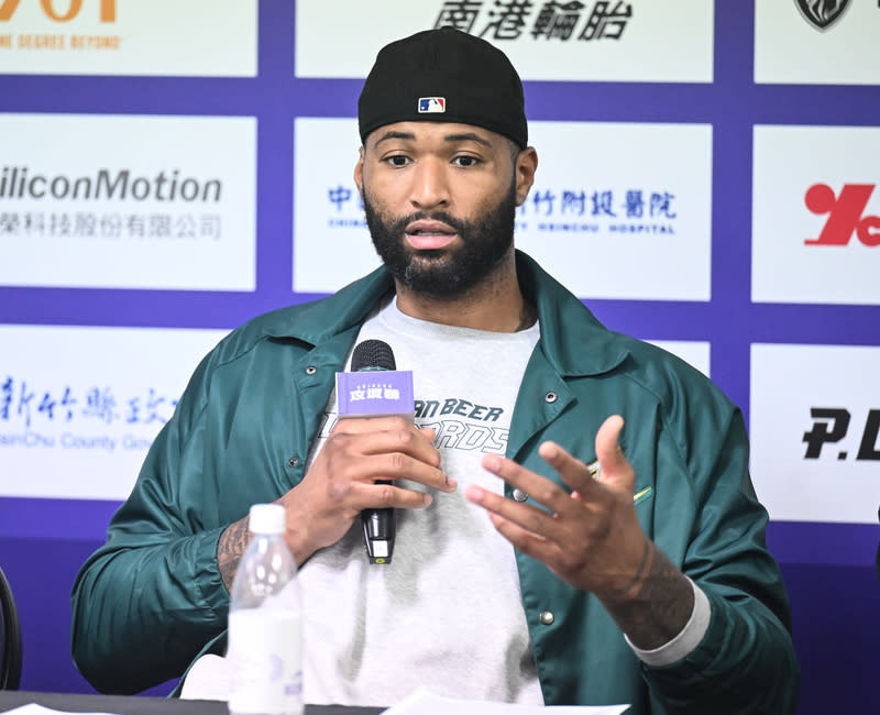 大獅風雲賽　卡森斯出席賽後記者會 前美國職籃NBA球星卡森斯（DeMarcus Cousins） （圖）來台加入台灣職籃T1聯盟台啤永豐雲豹，30日 率隊前往新竹縣體育館參加大獅風雲賽，並出席賽後 記者會。 中央社記者謝佳璋攝　113年1月30日 