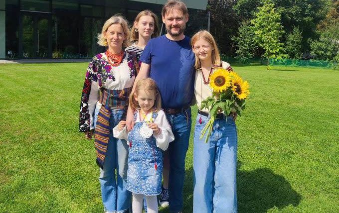 Yaroslav Bazylevych with his family. His wife Yevheniya and their three daughters — Yaryna (behind), Daryna (right), and Emiliya — were killed in a missile strike