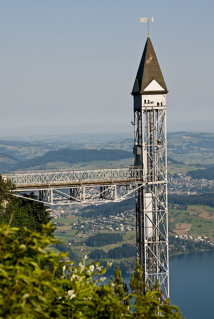 Hammetschwand, Ennetbürgen, Suiza 1,132 metros sobre el nivel del mar, en el lago Lucerna. Resiste desde 1905, cuando fue construido. (Foto: Catherine Tramell/ Flickr, en creative commons)