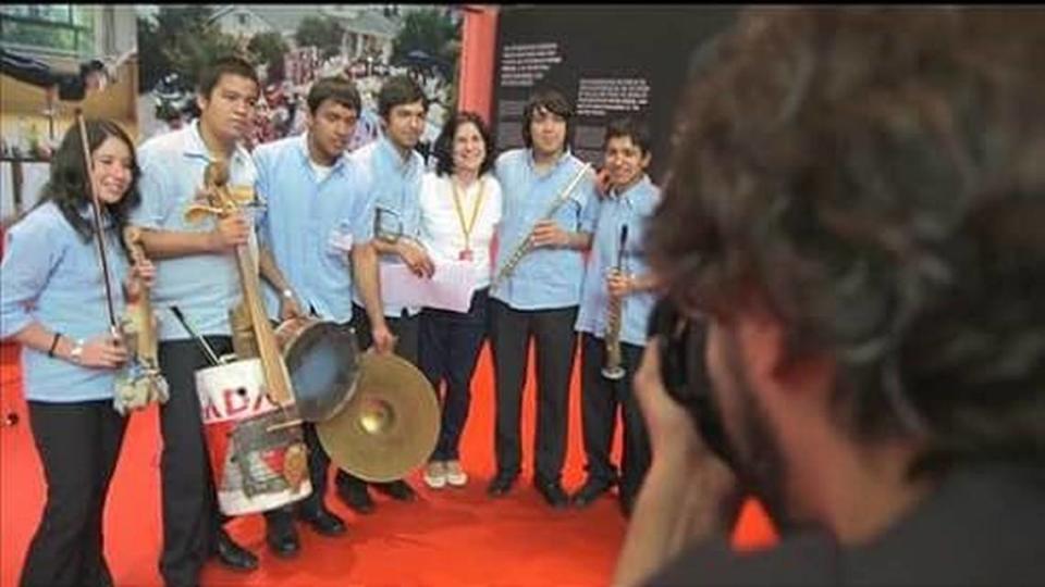 En Coral Gables Art Cinema el documental ‘Landfill Harmonic’ (2015). . Cuando un programa de música para adolescentes no puede permitirse nuevos instrumentos, un recolector de basura fabrica un violín con una lata de aceite vacía, inspirando así a la Recycled Orchestra.