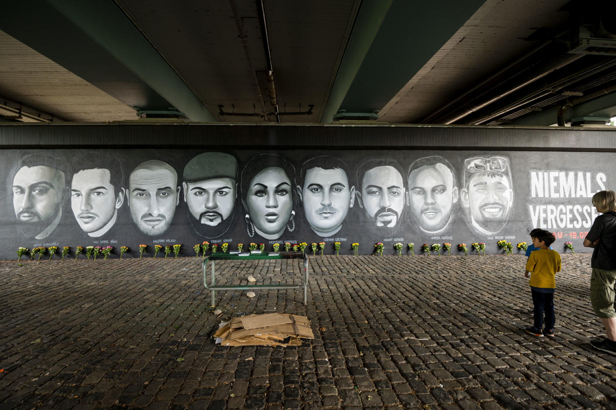 Graffiti-Tribut für die Opfer von Hanau in Frankfurt (Bild: Thomas Lohnes/Getty Images)