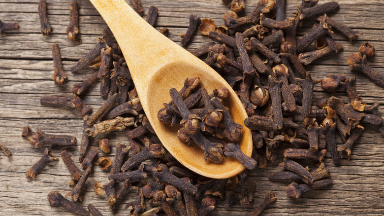 Cloves and spoon on table