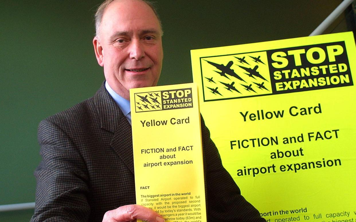 Alan Hurst supporting the campaign to stop the expansion of Stansted Airport in 2005 - Philippe Hays/Shutterstock