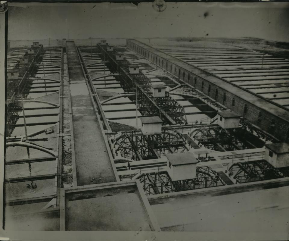 First comprehensive view, in 1926, of the exterior of Milwaukee's modern $24 million sewage disposal plant. Shows, in the center, the huge settling tanks, and at the right the activated sludge process in action.