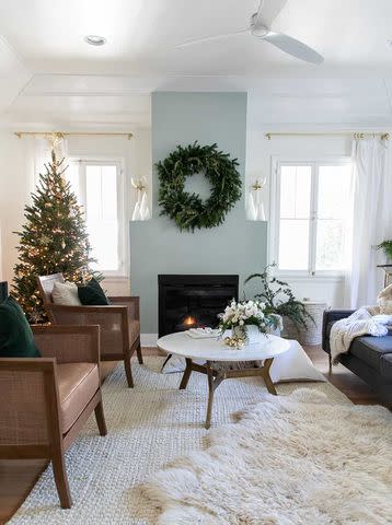 <p><a href="https://sugarandcharm.com/christmas-living-room-decor" data-component="link" data-source="inlineLink" data-type="externalLink" data-ordinal="1">Sugar and Charm</a></p>