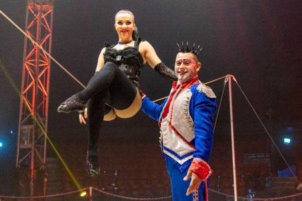 circus performers