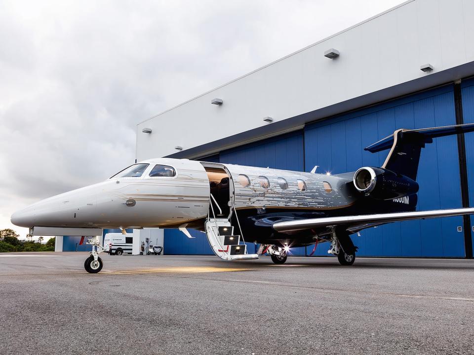 Embraer Phenom 300E SN414