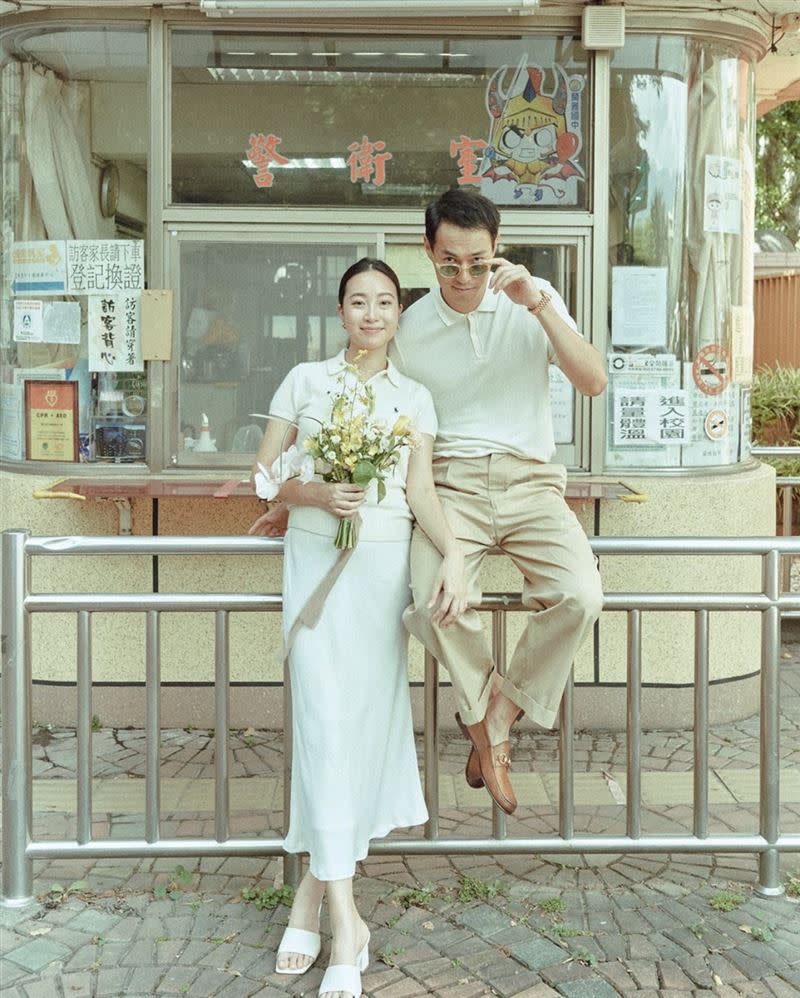 「楊氏夫妻」婚紗照選在校園拍攝。（圖／翻攝自yoyang IG）