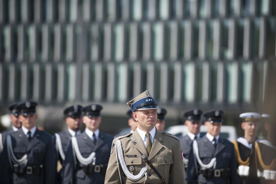 <p>2006 beschloss das polnische Parlament, die Wehrpflicht bis zum Jahr 2011 auslaufen zu lassen. Dieses Vorhaben wurde schlussendlich bereits 2010 umgesetzt – seitdem ist die polnische Armee eine reine Berufsarmee. (Bild: Jaap Arriens/NurPhoto via Getty Images) </p>