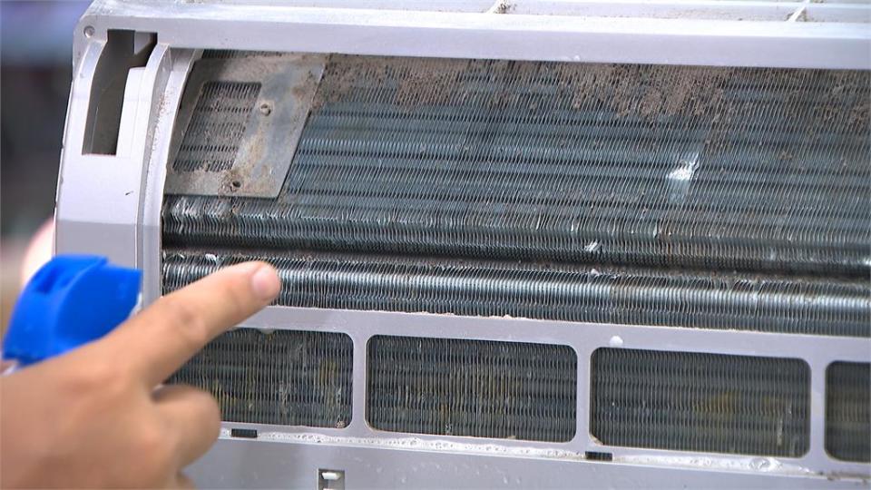 洗冷氣機也能DIY　靠清潔噴劑與清潔棒搞定！
