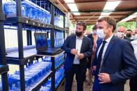 <p>Emmanuel Macron a visité le Centre de recherches insulaires et observatoire de l'environnement (Criobe) à Moorea.</p>