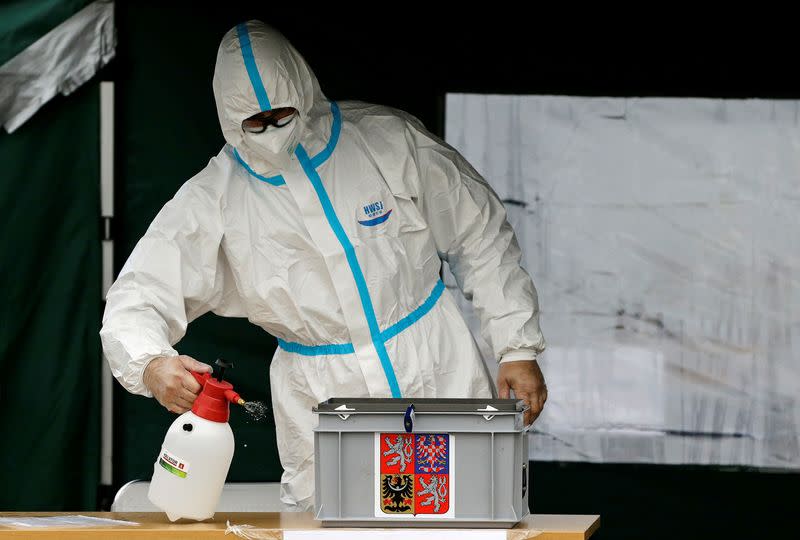 Drive-in polling station ahead of regional election in Prague