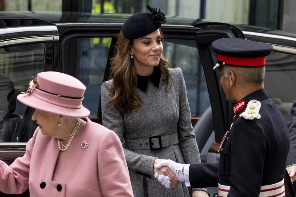 Queen Elizabeth II. und Herzogin Kate nehmen zu zweit einen Termin in London wahr. (Bild: Getty Images)