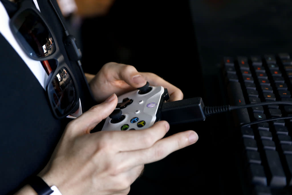 A player holding an Xbox controller. (Photo: Patrick T. Fallon/Bloomberg/Getty Images)