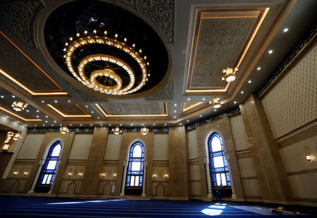 An Egyptian worker is seen inside al-Fattah al-Aleem Mosque in the New Administrative Capital (NAC) east of Cairo, Egypt, January 3, 2019. Picture taken January 3, 2019. REUTERS/Amr Abdallah Dalsh