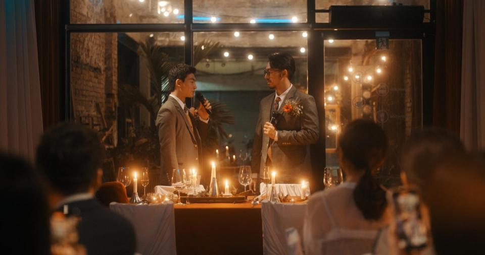 張洛偍（左）和楊宗昇飾演即將步入婚姻的準新郎。（圖／高雄市電影館提供）