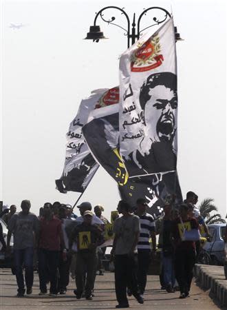 Members of the Muslim Brotherhood and supporters of ousted Egyptian president Mohamed Mursi shout slogans against the military and interior ministry on a bridge during a protest named "People Protect the Revolution" as they march towards the "Qasr al-Quba" presidential palace in Cairo, September 6, 2013. REUTERS/Amr Abdallah Dalsh