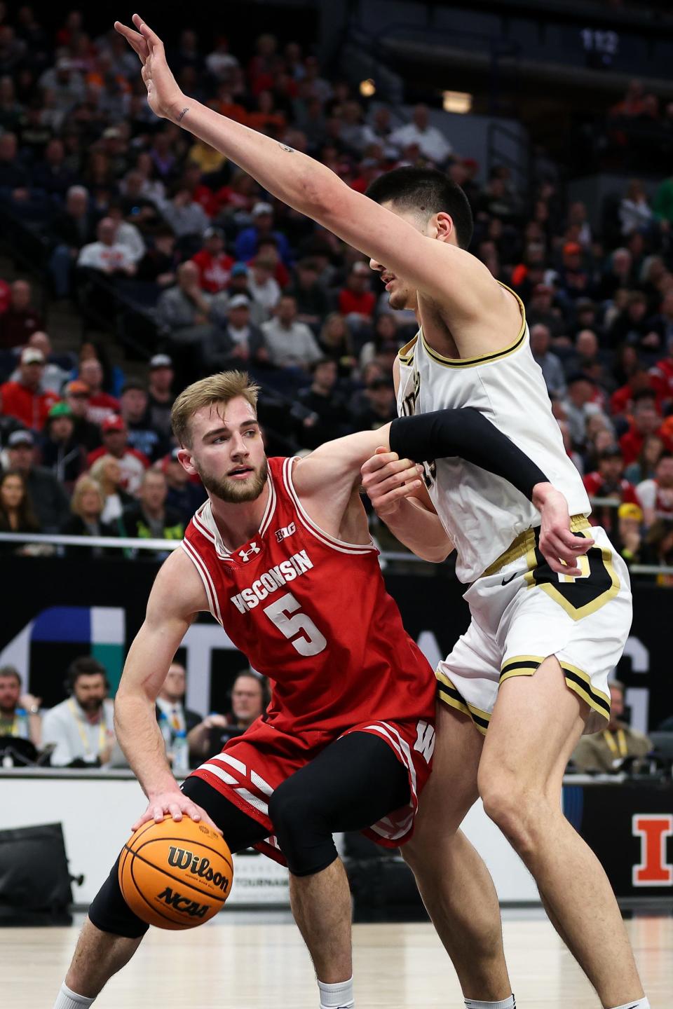 Wisconsin forward Tyler Wahl works around Purdue center Zach Edey on Saturday in the Big Ten Tournament semifinal game.