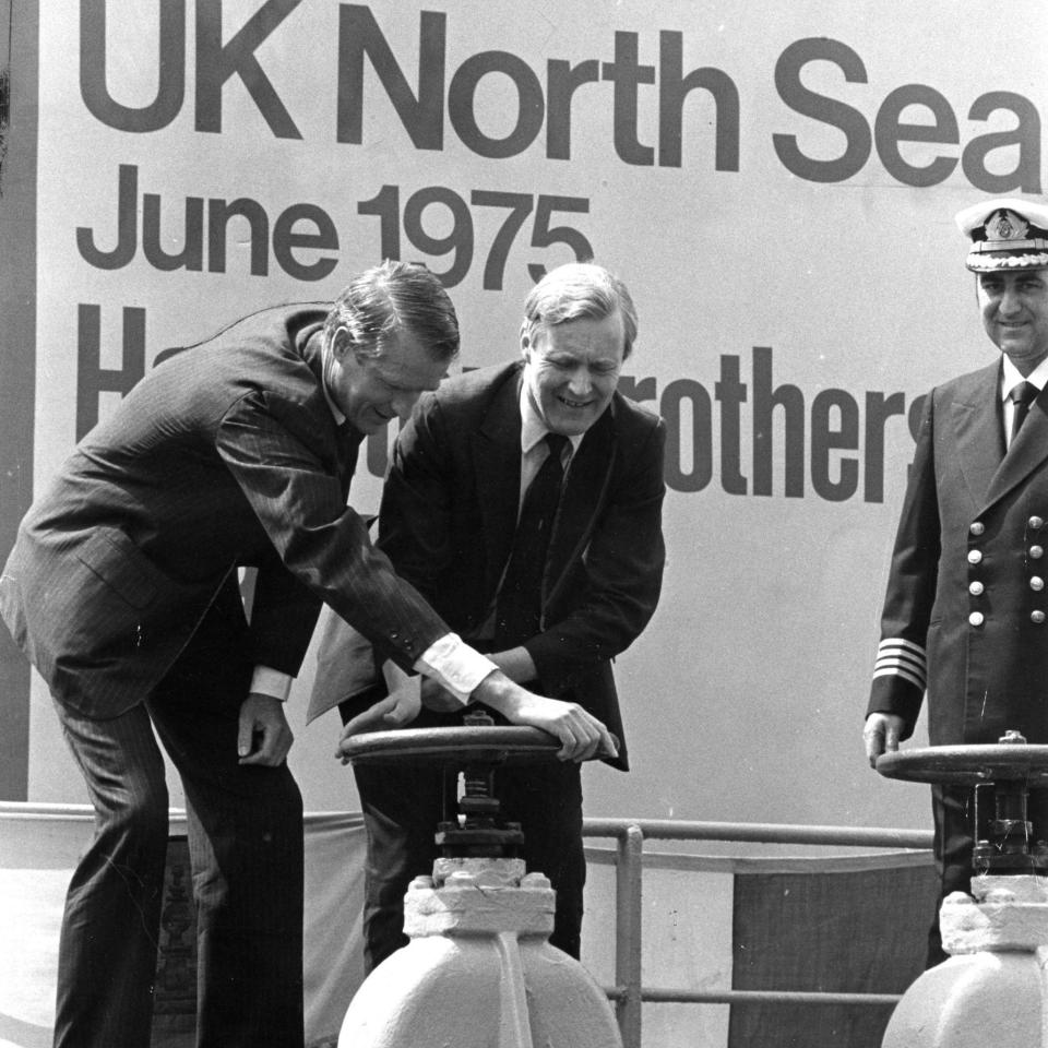 ***NO COPYRIGHT ON PRINT*** Energy Minister Anthony Wedgwood Benn turns the tap on to bring the first flow of North Sea oil ashore.