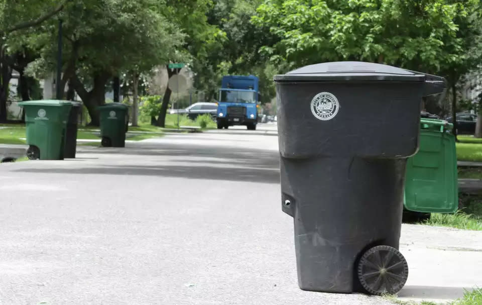 One of the new Florida specialty license plates would aim to increase awareness of the importance of recycling.