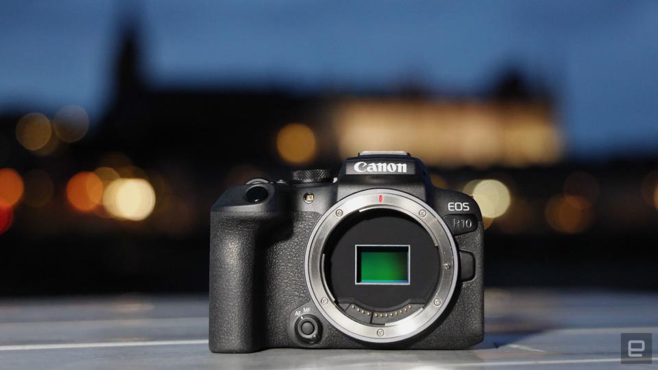 <p>Canon EOS R10 review</p>
