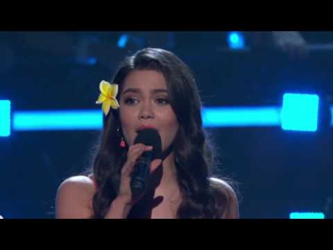 2017: When Auli’i Cravalho got hit in the head during her performance.