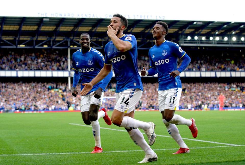 Andros Townsend (centre) celebrates