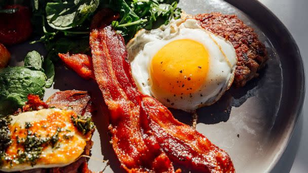 PHOTO: A Keto diet breakfast consisting of fried egg, bacon, cheese, ground beef and salad. (Alexander Spatari/Getty Images)