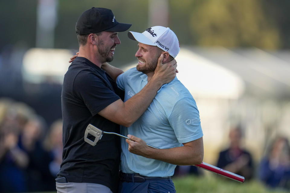 Wyndham Clark celebrates on the 18th hole after winning the U.S. Open golf tournament at Los Angeles Country Club on Sunday, June 18, 2023, in Los Angeles. (AP Photo/Marcio J. Sanchez)