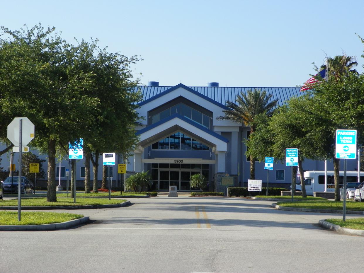 Lakeland Linder International Airport has signed a five-year concessionaire agreement to bring Avis Budget Car Rentals to the terminal to offer car rentals for locals and future commercial airline passengers.