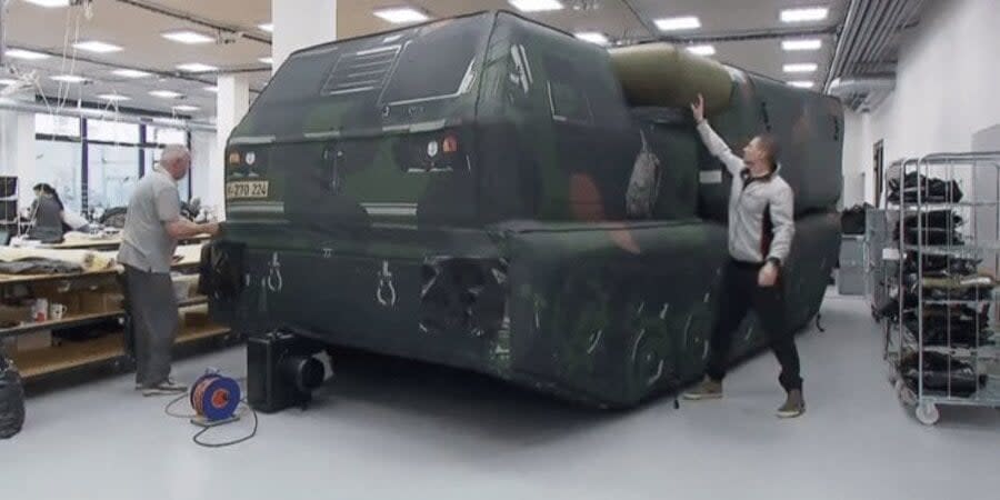 Inflatable HIMARS help mislead the Russian occupiers