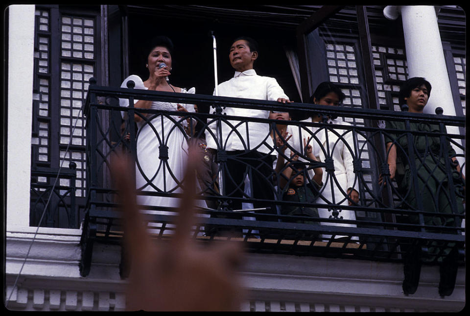 Late Philippine dictator Ferdinand Marcos stands by as his wife Imelda sings to supporters from a balcony of the Malacanang Palace in Manila, February 25, 1986. Their son, Bongbong Marcos, is at far right. This was the last public appearance by Marcos and his family before exile.<span class="copyright">Alex Bowie/Getty Images</span>